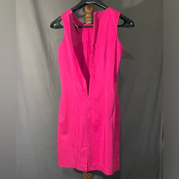 J.W. TRECI HOT PINK SLEEVELESS FITTED DRESS - Picture 3 of 4